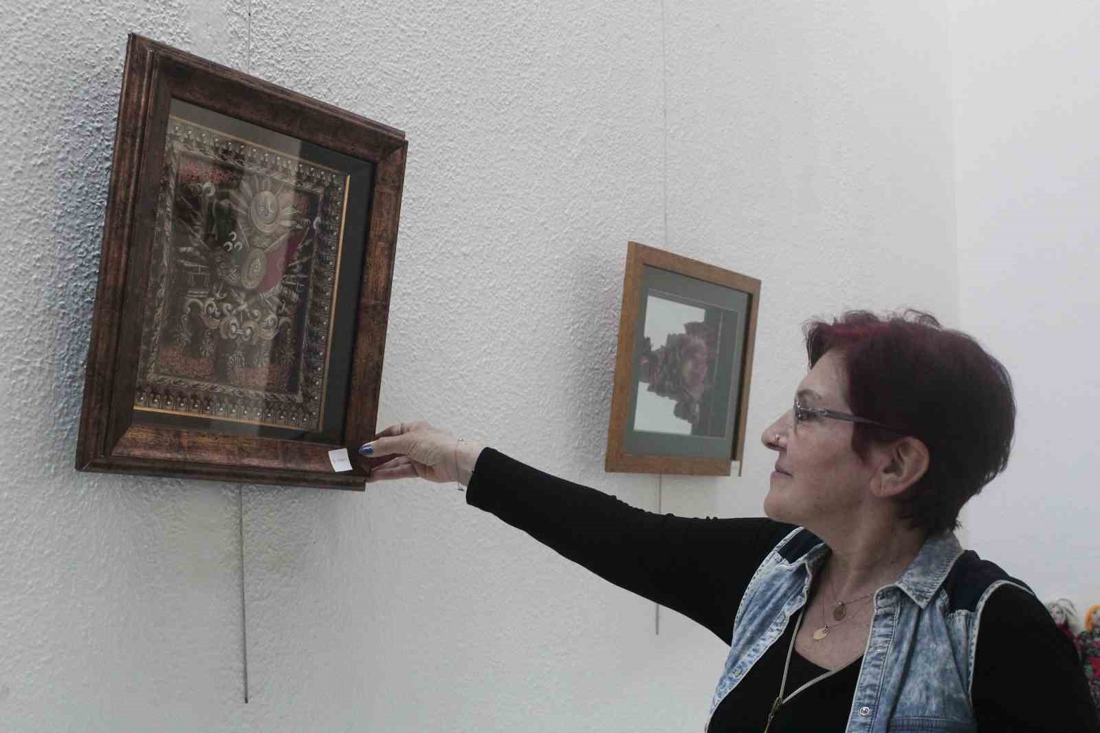 BURSA’DA YAŞAYAN EMEKLİ ÖĞRETMEN HAYRİYE ÖZCAN, HOBİ OLARAK YAPTIĞI RÖLYEF