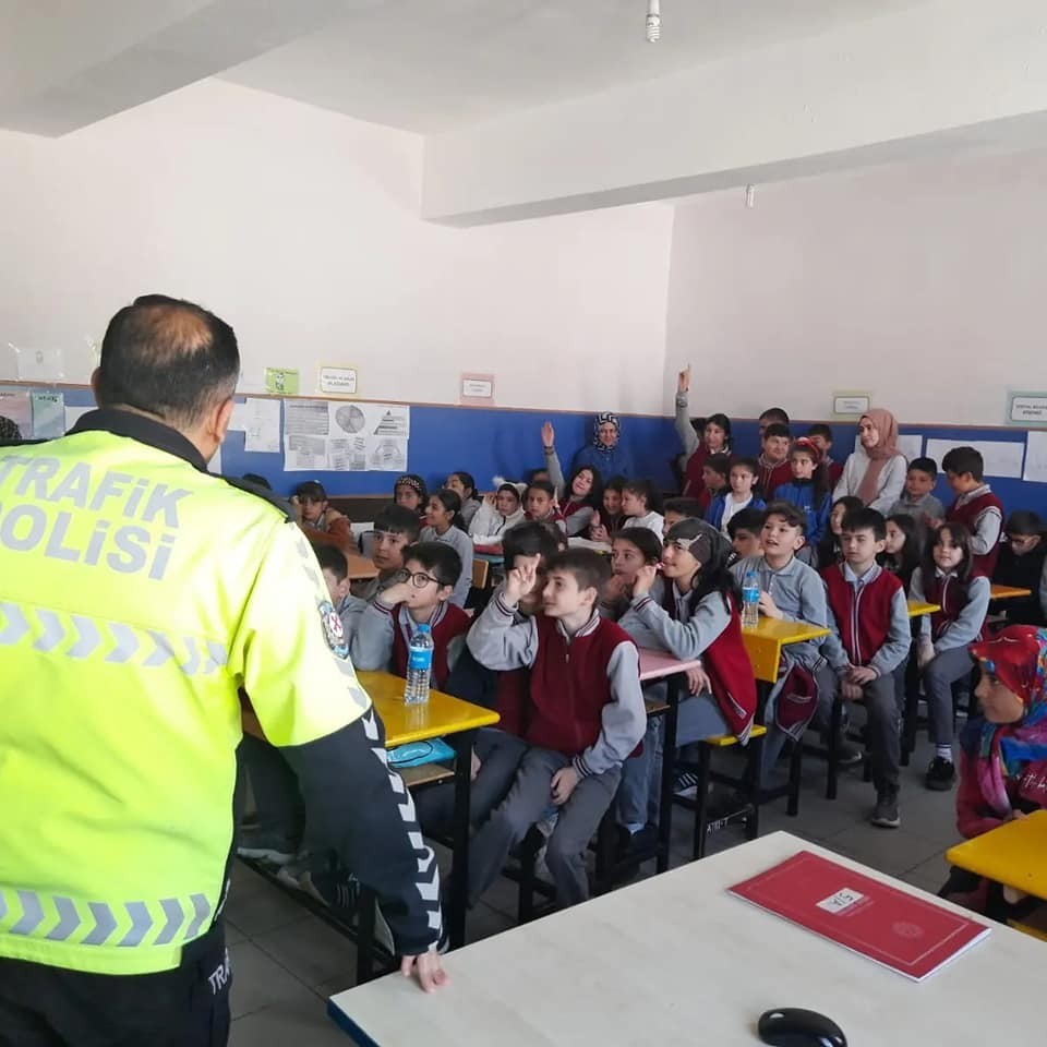 HÜYÜK İLÇESİNDEKİ OKULLARDA ÖĞRENİM GÖREN ÖĞRENCİLERE YÖNELİK TRAFİK GÜVENLİĞİ EĞİTİMİ