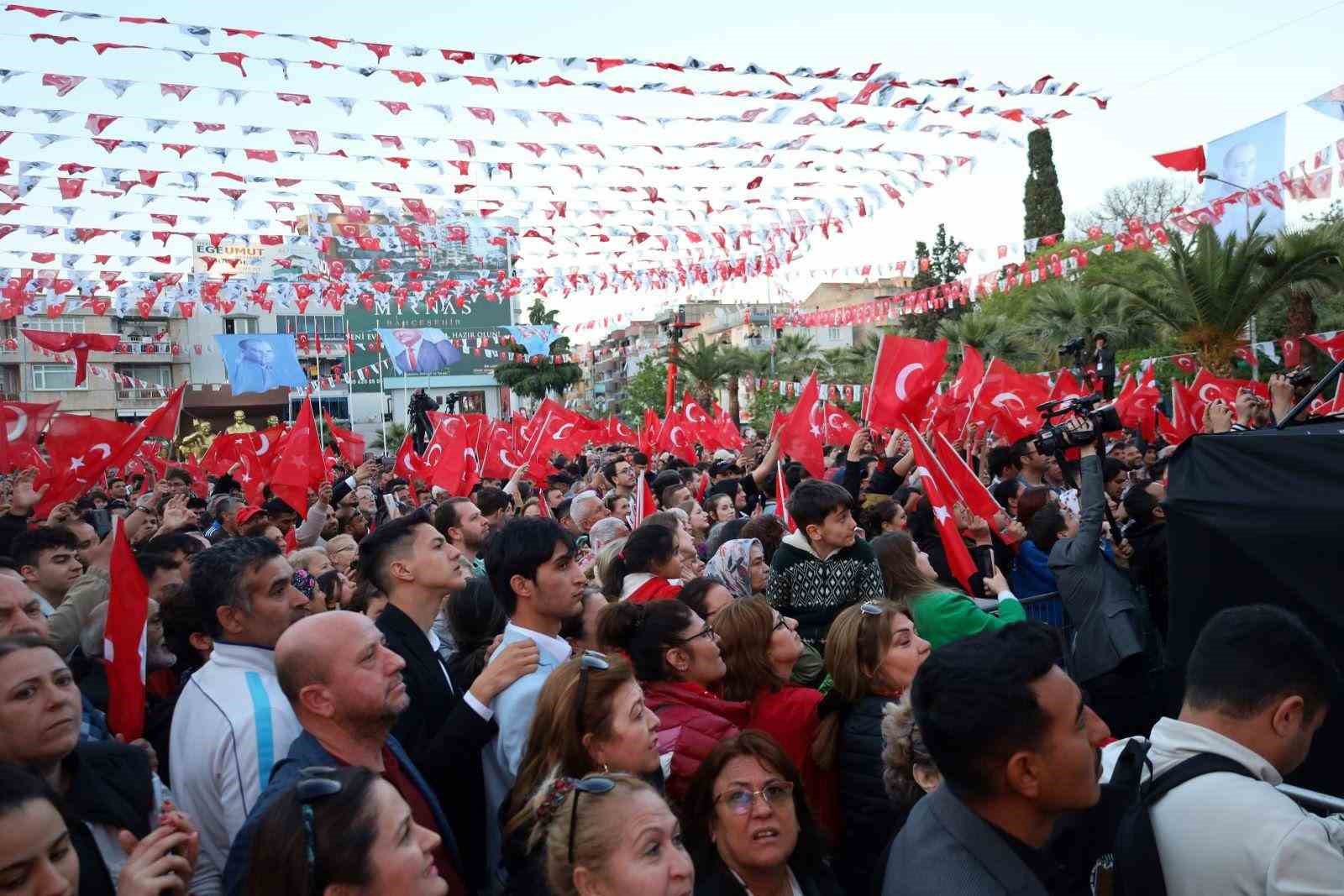 MANİSA'NIN TURGUTLU VE KULA İLÇELERİNDE MİTİNG DÜZENLEYEN İSTANBUL BÜYÜKŞEHİR BELEDİYE