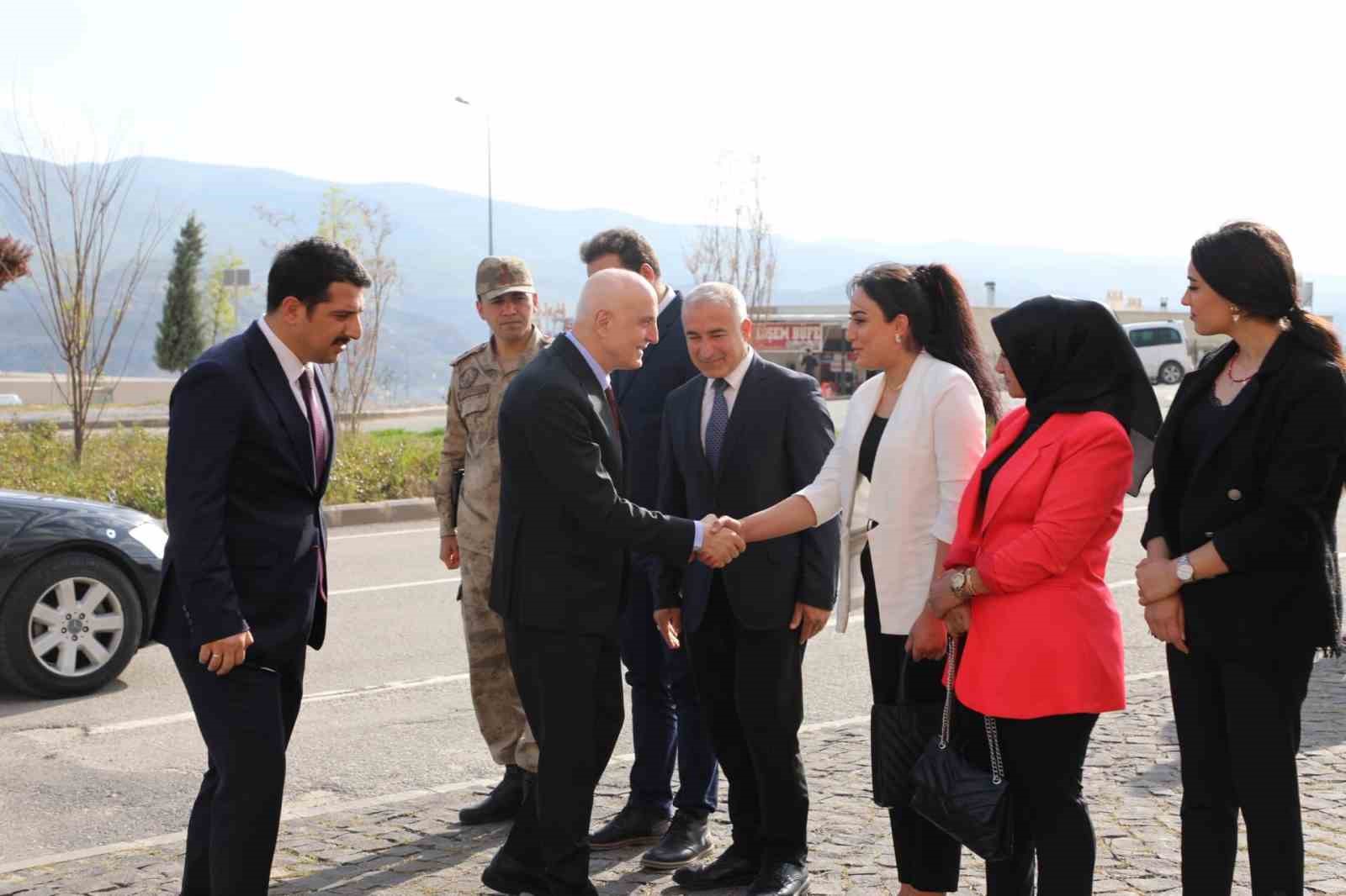 ÇEŞİTLİ TEMASLARDA BULUNMAK ÜZERE BATMAN'A GELEN İÇİŞLERİ BAKAN YARDIMCISI TAYYİP