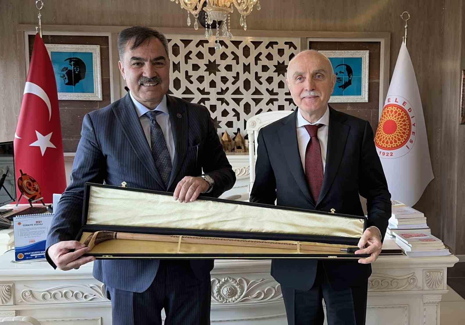 AHLAT BELEDİYE BAŞKANI ABDULALİM MÜMTAZ ÇOBAN GÜNÜ ANISINA İÇİŞLERİ BAKAN