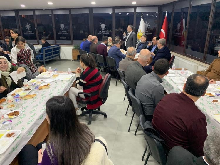 İFTAR PROGRAMINDA BİR ARAYA GELDİLER
