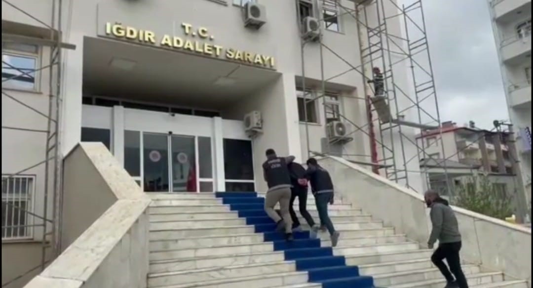 IĞDIR’DA AYAKKABI İÇİNDE UYUŞTURUCU ELE GEÇİRİLDİ