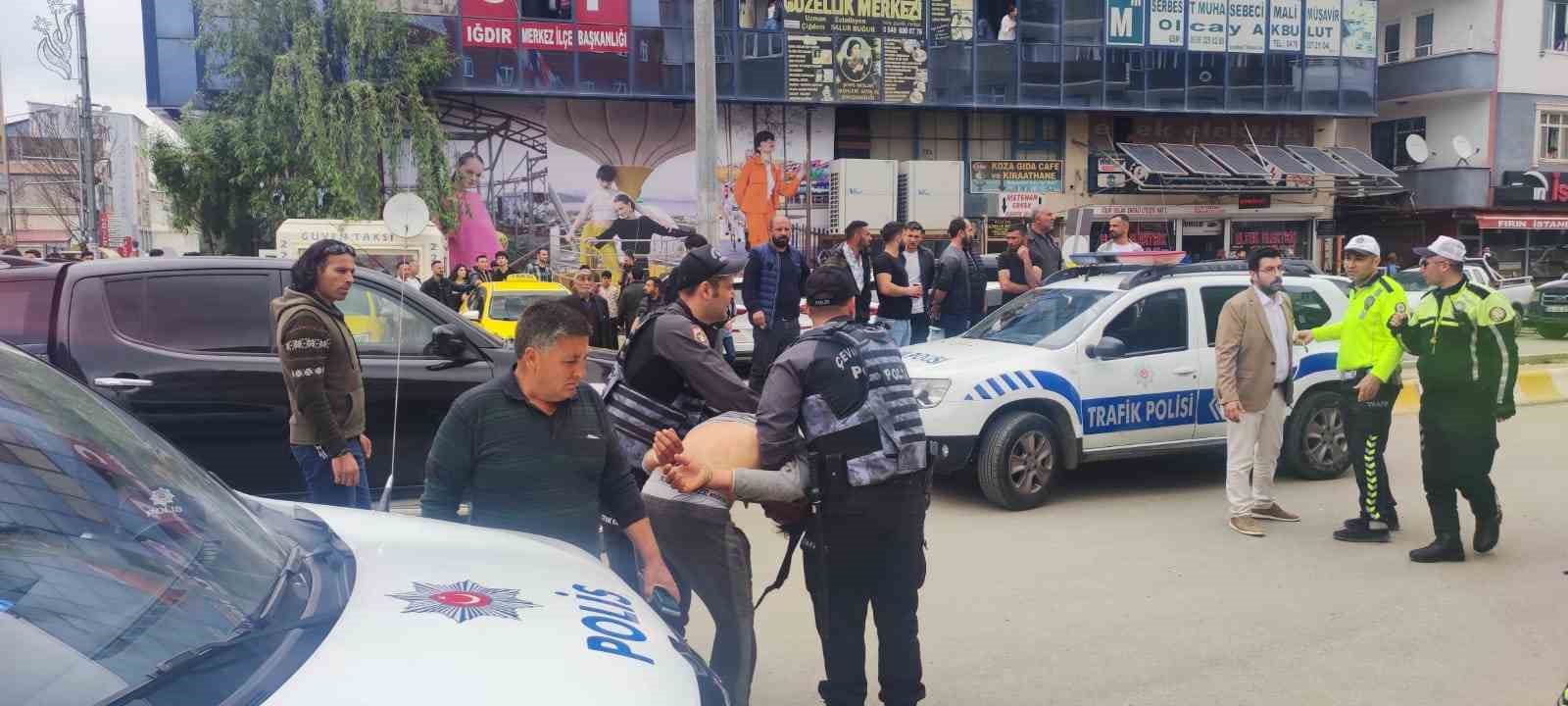 IĞDIR’DA İKİ GRUP ÇIKAN KAVGADA SİLAHLAR ATEŞLENDİ.