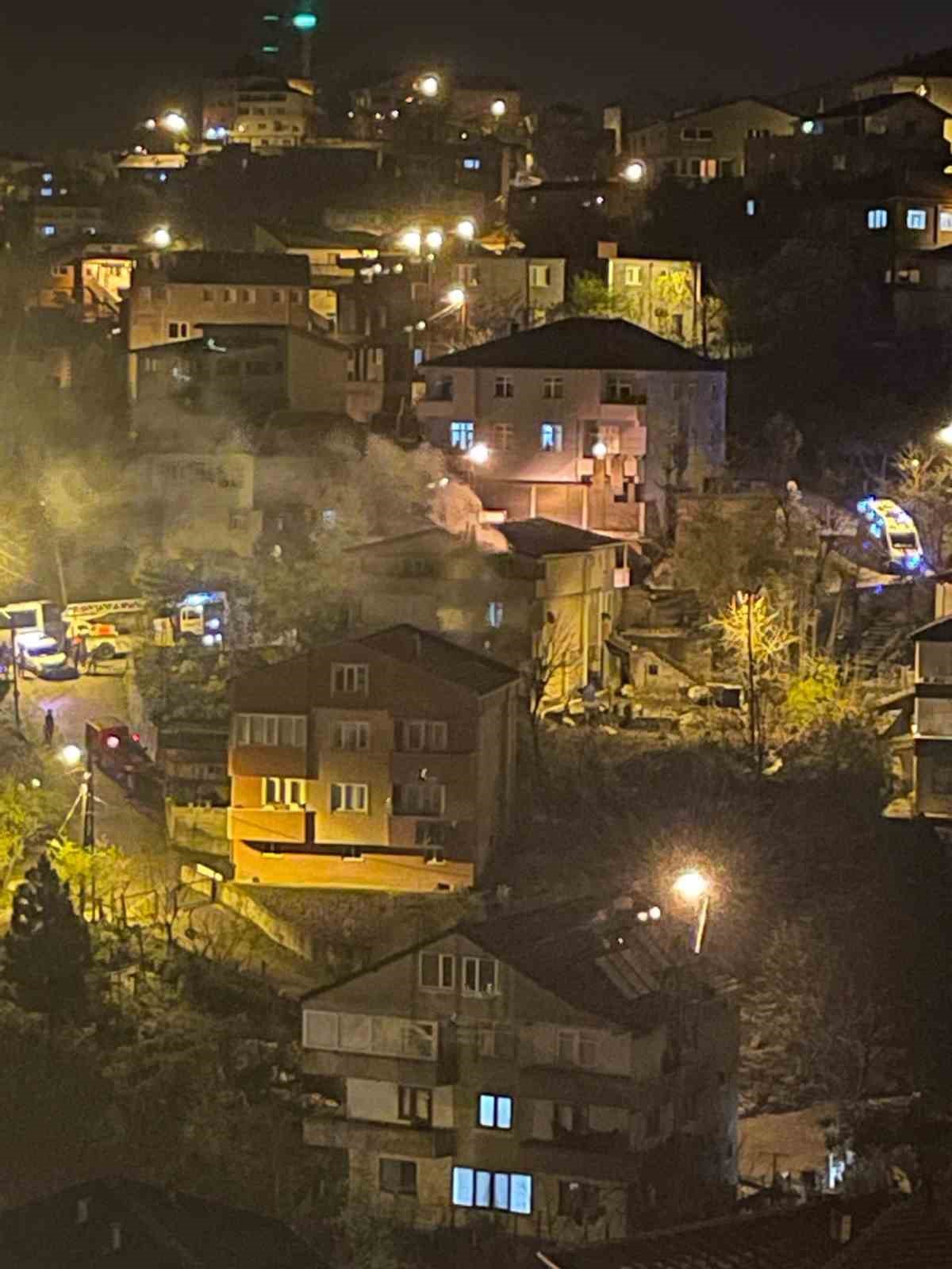 ZONGULDAK’IN KOZLU İLÇESİ TOPBAŞI MAHALLESİNDE İKİ KATLI EVİN ÇATI KATINDA