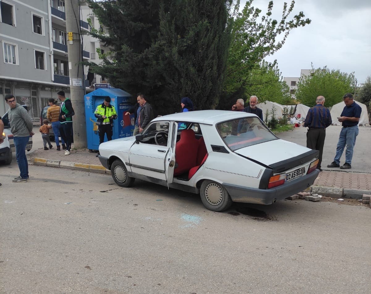 ADIYAMAN’DA, İKİ OTOMOBİLİN ÇARPIŞMASI SONUCU MEYDANA GELEN KAZADA 1 KİŞİ