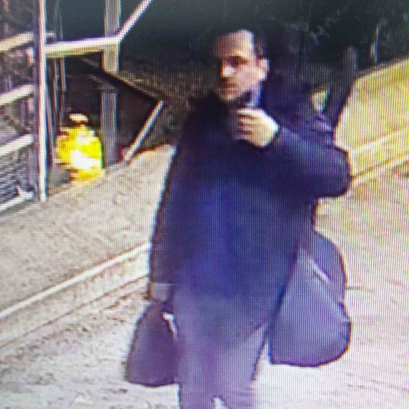 DENİZLİ’DE BIRAKTIĞI SAZINI MEKANDAN ALMAYA GİDEN VATANDAŞ, DALGIN OLAN ESNAFIN