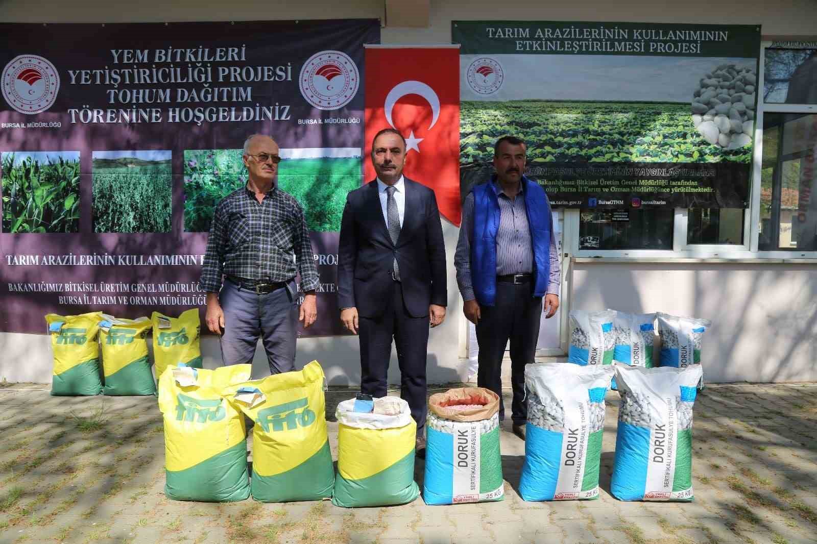 İklim dostu tohumlar çiftçilerle teslim edildi TARIM VE ORMAN BAKANLIĞI BİTKİSEL ÜRETİM GENEL MÜDÜRLÜĞÜ TARAFINDAN DESTEKLENEN
