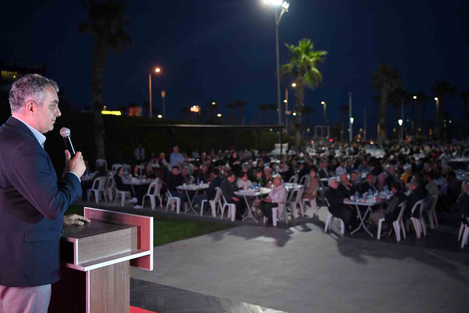 İFTARDA BELEDİYE ÇALIŞANLARI İLE BİR ARAYA GELEN KONYAALTI BELEDİYE BAŞKANI