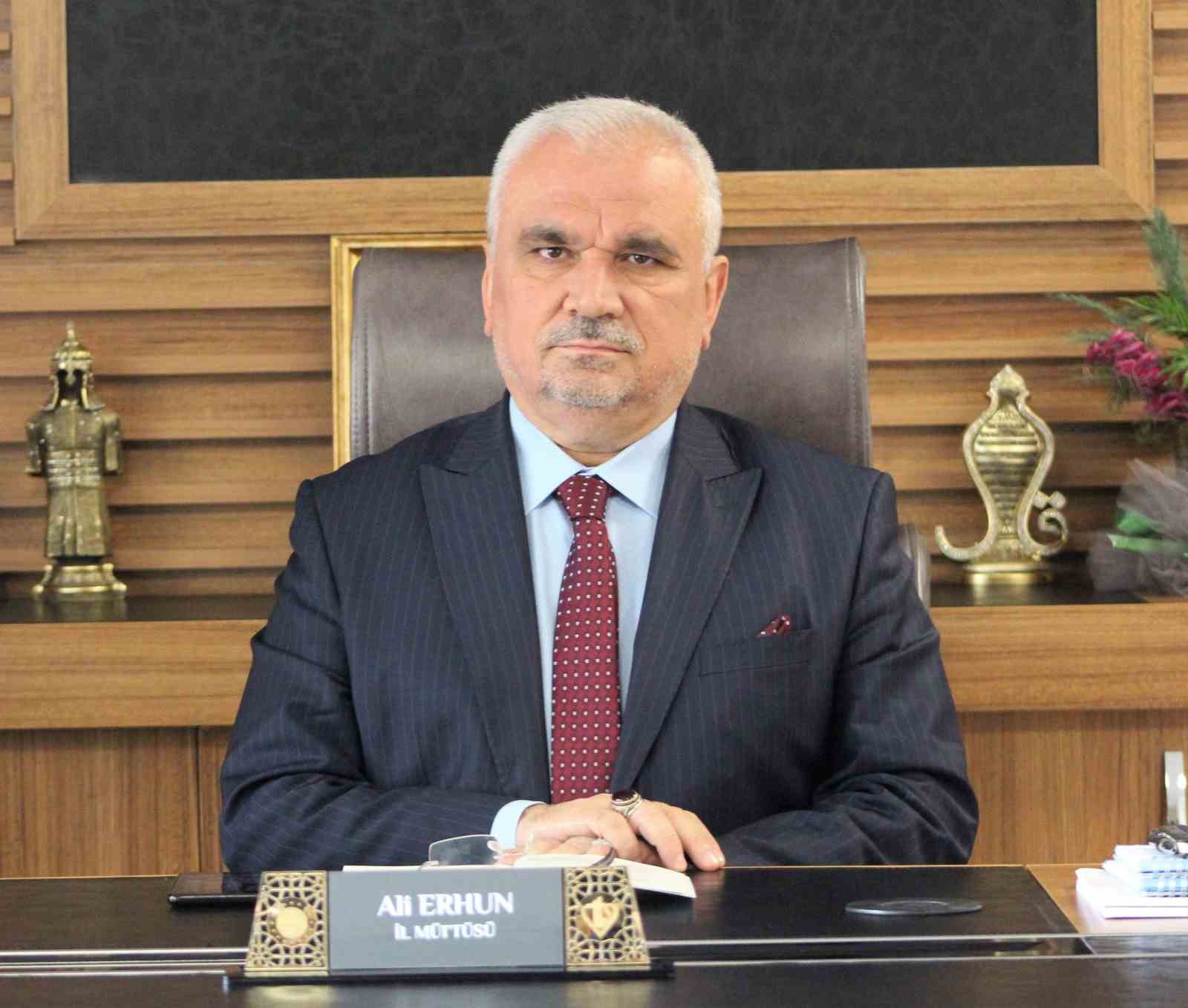 BİLECİK İL MÜFTÜSÜ ALİ ERHUN, KADİR GECESİ'NİN TÜM İNSANLIĞIN KADRİNİ