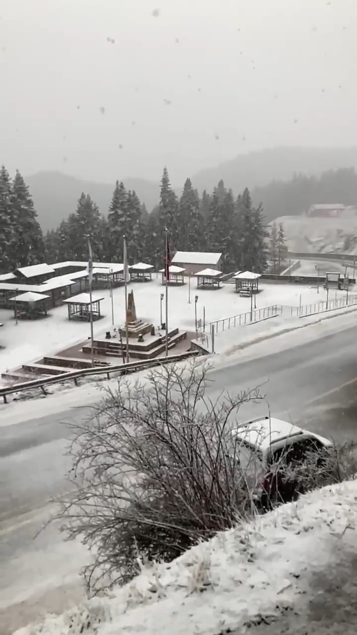 ÇANKIRI-KASTAMONU SINIRINDA BULUNAN ILGAZ DAĞI GEÇİŞİNDE AKŞAM SAATLERİNDE BAŞLAYAN KAR