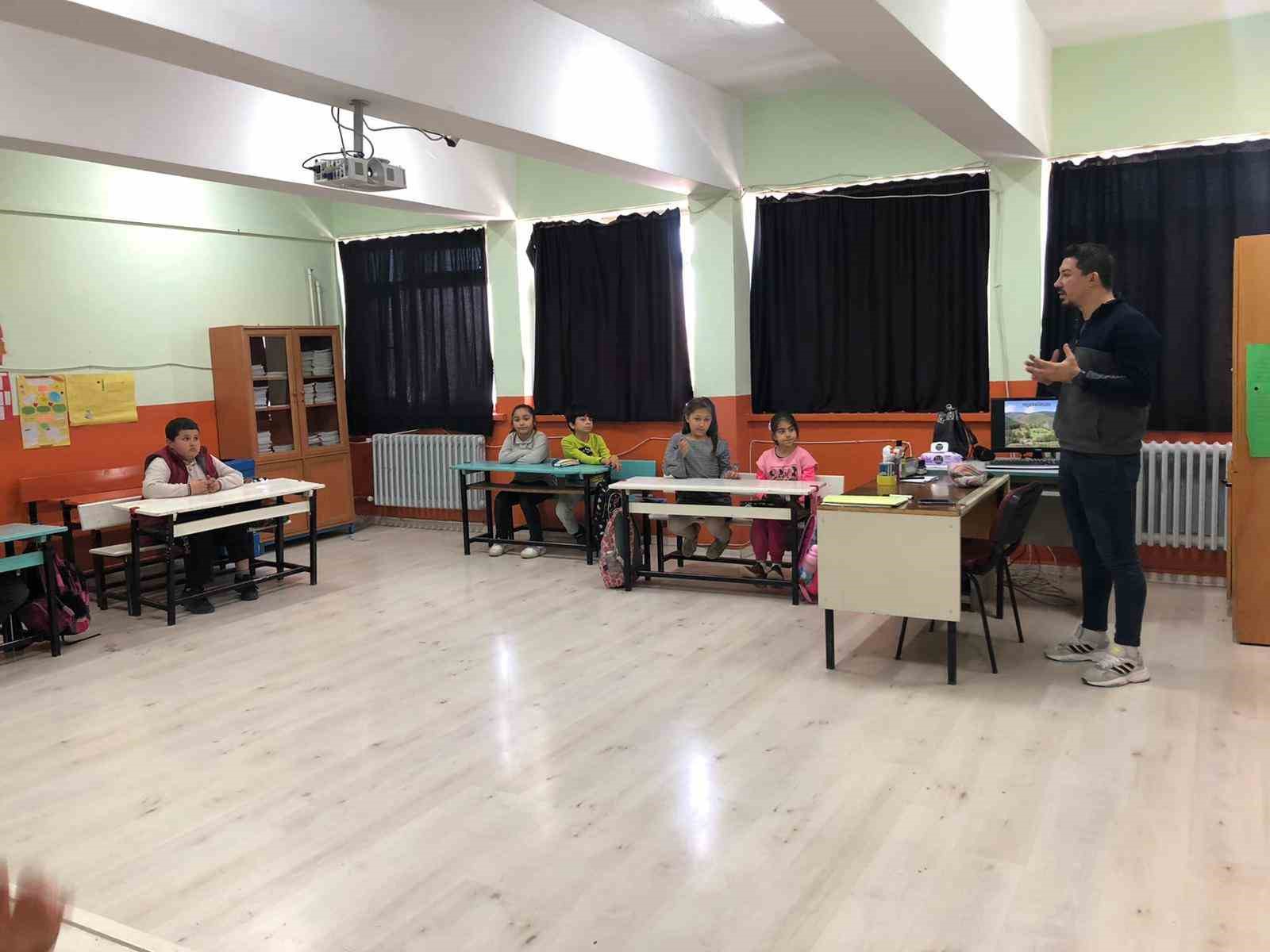 SANCAKLAR İLKOKULU ÖĞRENCİLERİ, ORMAN FAKÜLTESİNDE ORMANIN FAYDALARI VE DOĞAL AFETLERE