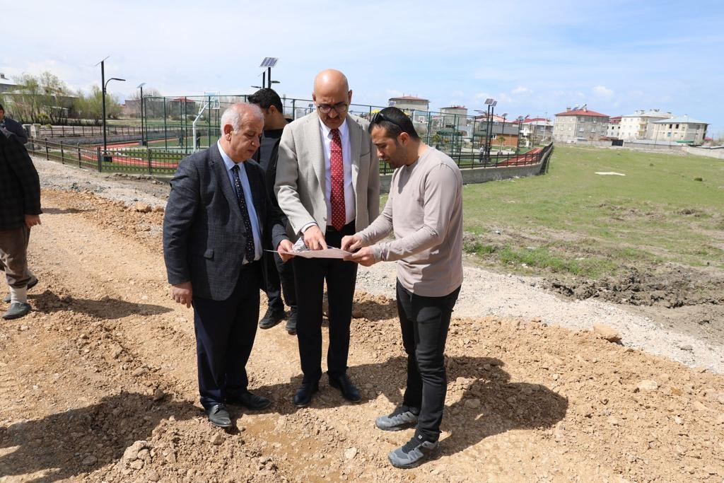 VAN’IN İPEKYOLU BELEDİYESİ BAHAR AYININ GELMESİYLE BİRLİKTE YENİ YOL AÇMA,