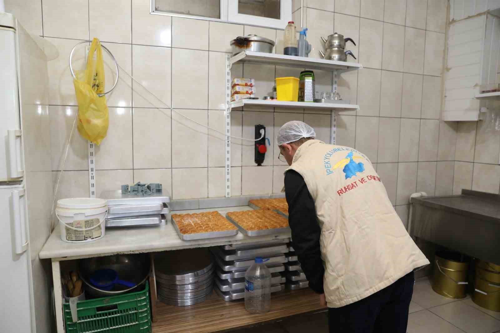 VAN’IN İPEKYOLU BELEDİYESİ EKİPLERİ TARAFINDAN RAMAZAN BAYRAMI ÖNCESİ BAŞLATILAN DENETİM