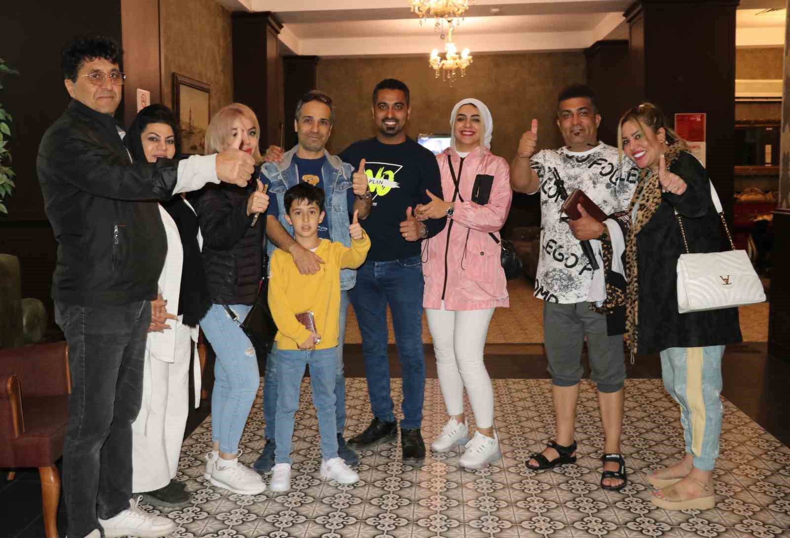 RAMAZAN BAYRAMI TATİLİNİ FIRSAT BİLEREK VAN’A AKIN EDEN BİNLERCE İRANLI