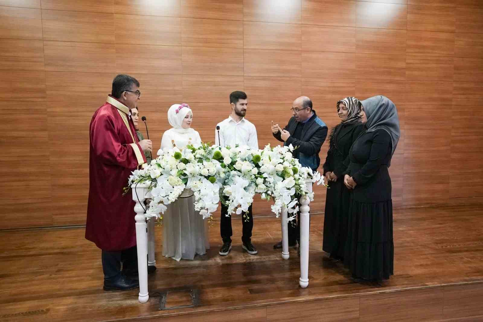 AŞK, ENGEL TANIMADI