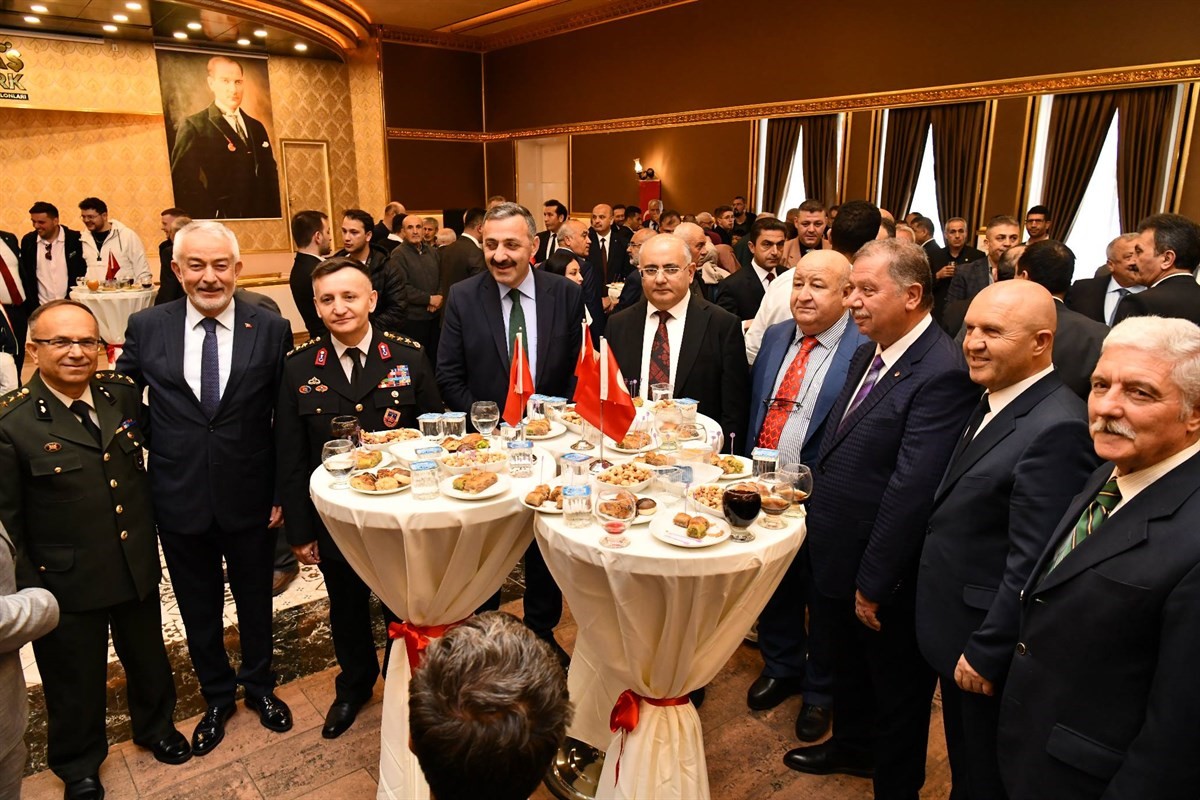 ISPARTA VALİLİĞİ TARAFINDAN SÜLEYMAN DEMİREL KONGRE MERKEZİ’NDE BAYRAMLAŞMA PROGRAMI DÜZENLENDİ.