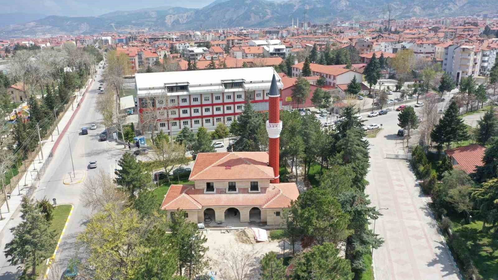 TÜRKİYE’DE İLK KEZ AKTİF BİR TREN GARINA İNŞA EDİLEN MİLLET