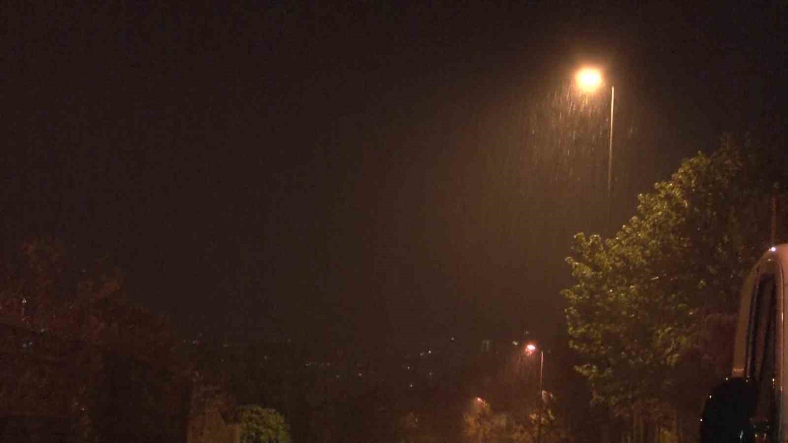 İSTANBUL ANADOLU YAKASI’NDA SAĞANAK YAĞIŞ ETKİLİ OLDU