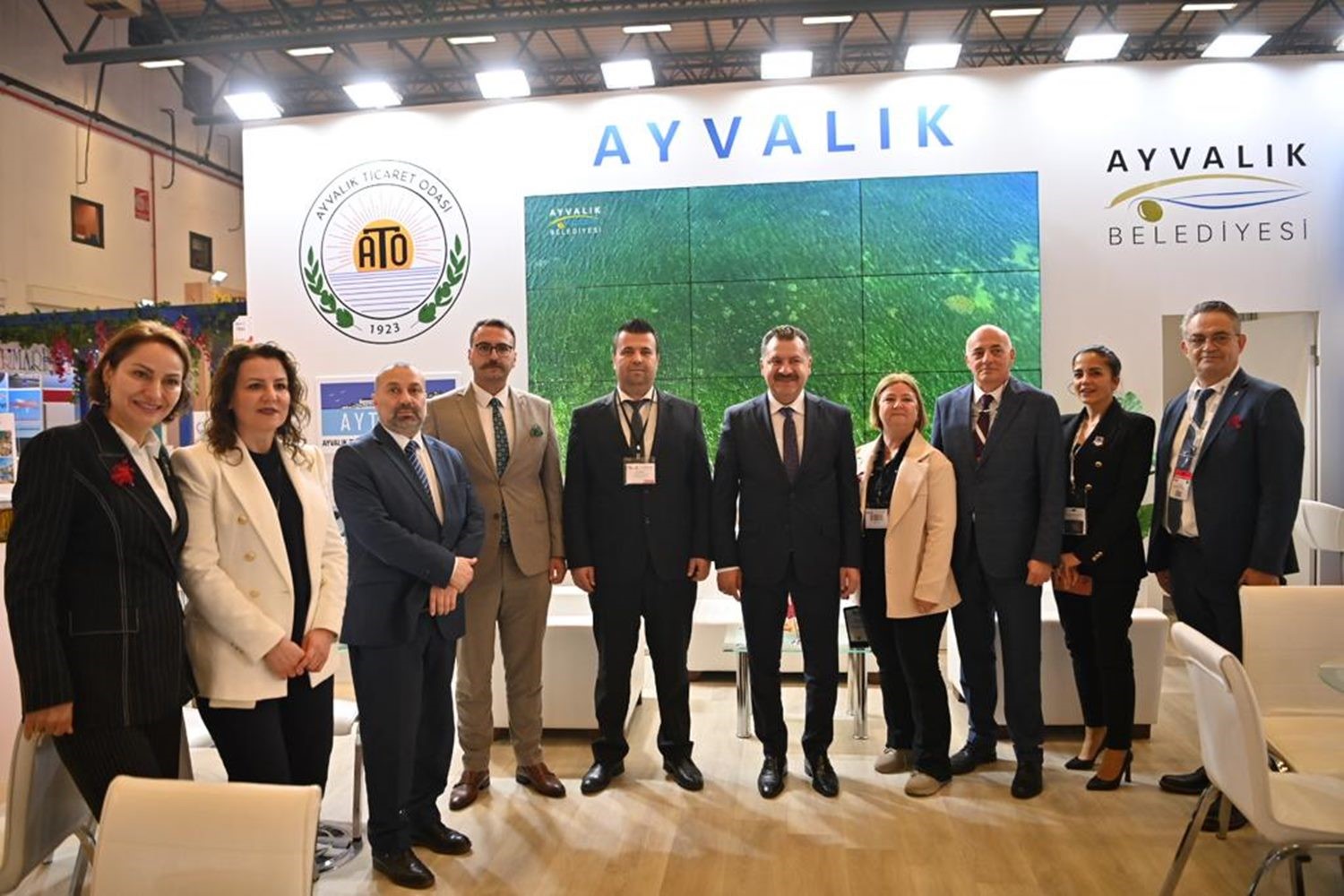 İSTANBUL-EMİTT’TE “AYVALIK” RÜZGARI ESİYOR