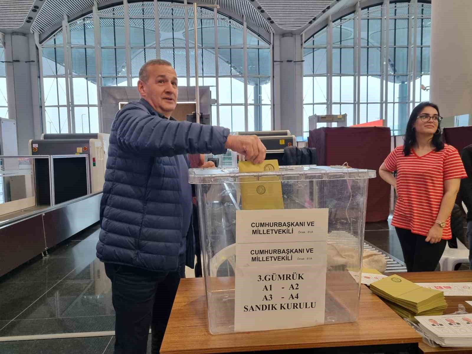 İSTANBUL HAVALİMANI’NDA 13.CUMHURBAŞKANI VE 28. DÖNEM MİLLETVEKİLİ GENEL SEÇİMLERİ ÇERÇEVESİNDE