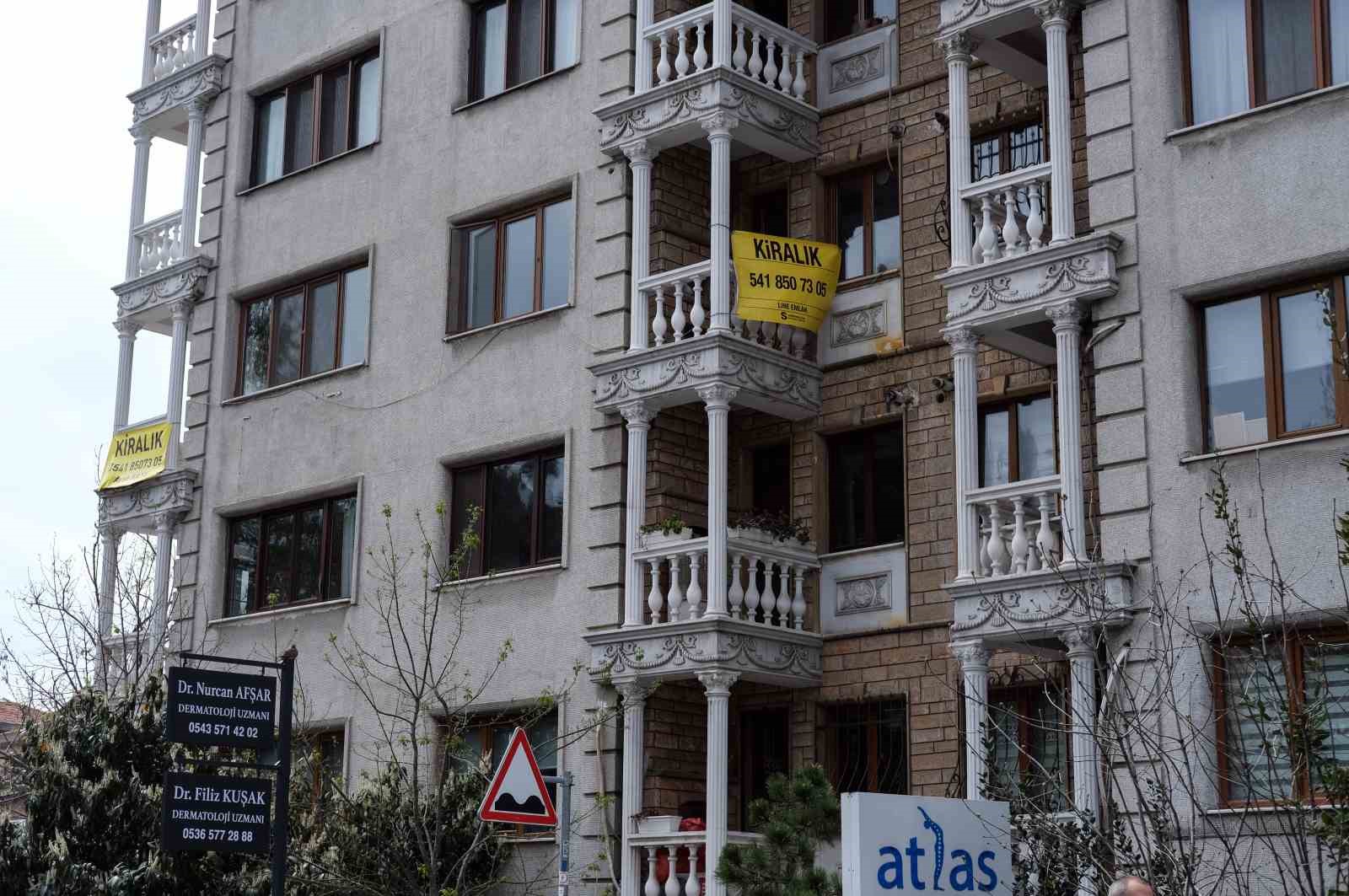 İSTANBUL’DA FAY HATTINA YAKIN OLAN İLÇELERDEKİ ESKİ BİNALARDAN KAÇIŞ BAŞLADI.