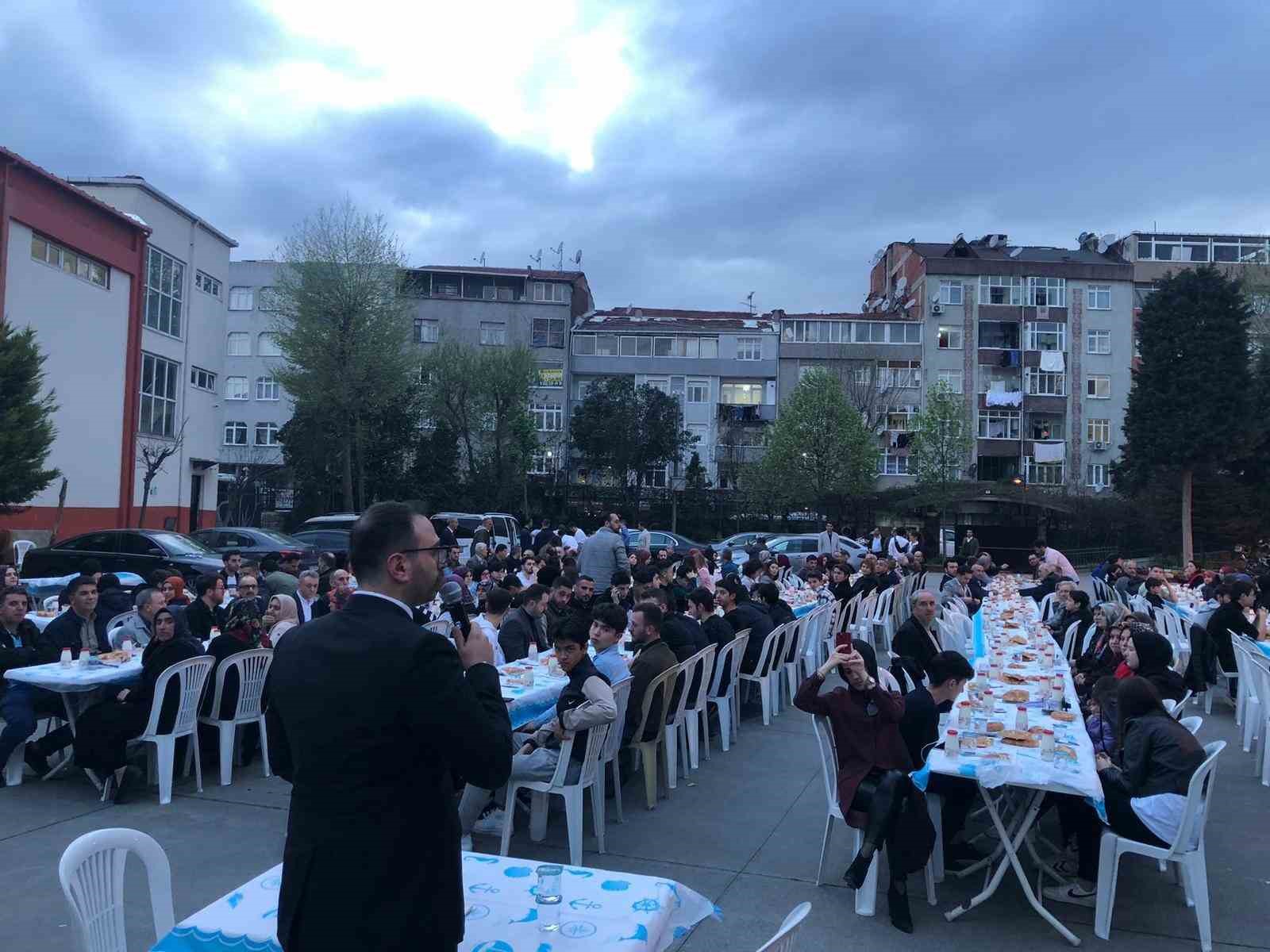 İSTANBUL’DAKİ BALIKESİRLİLER İFTARDA BULUŞTU