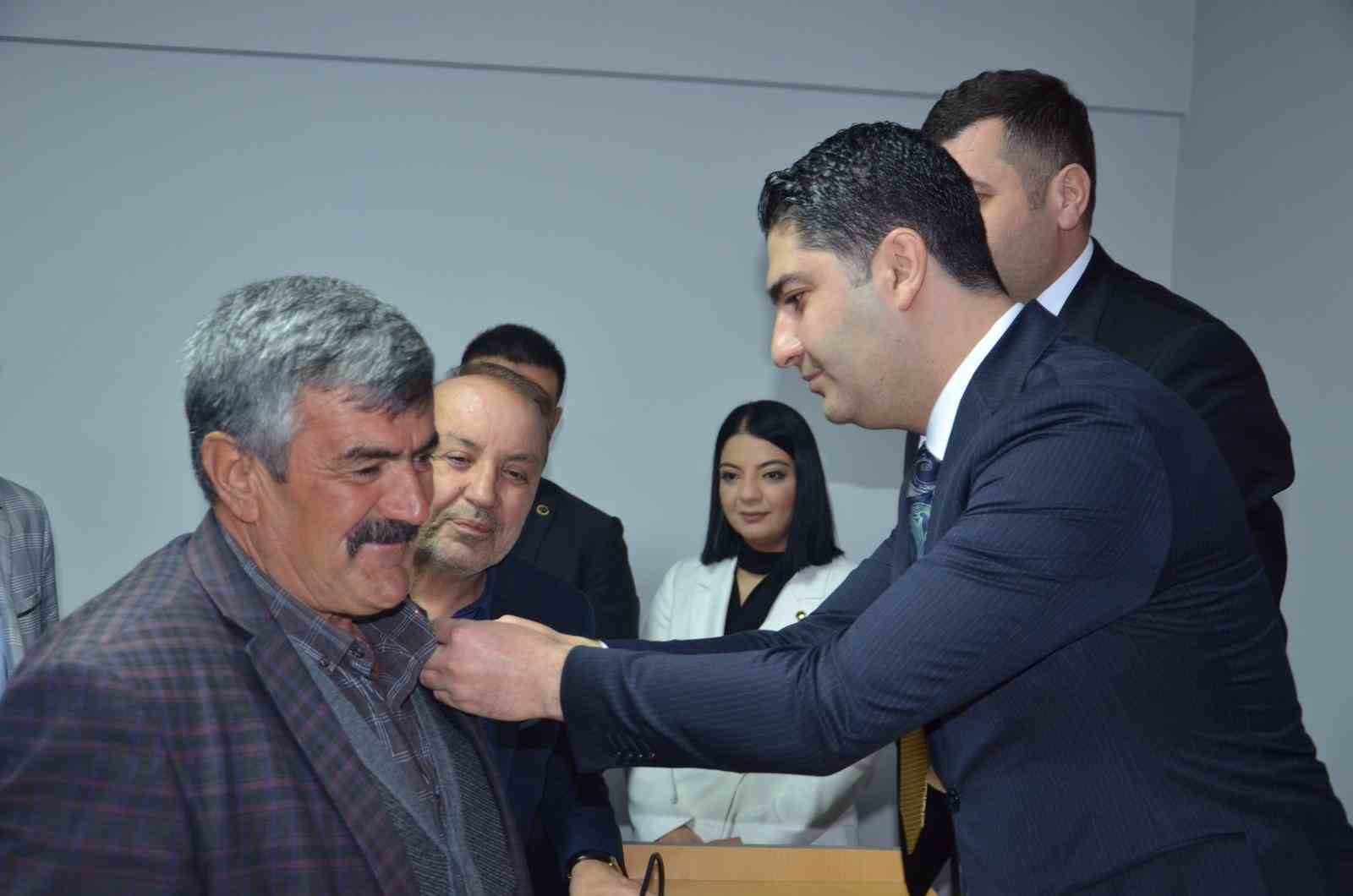 İYİ PARTİ'DEN İSTİFA EDEREK MHP'YE KATILAN 200 KİŞİYE MHP GENEL
