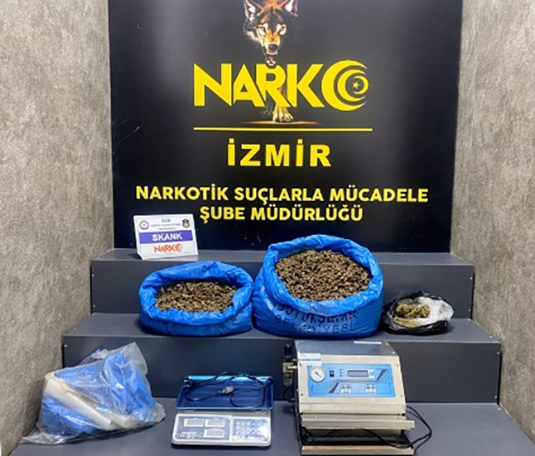 İZMİR GENELİNDE POLİS EKİPLERİNCE BİR HAFTADA GERÇEKLEŞTİRİLEN 74 AYRI UYUŞTURUCU