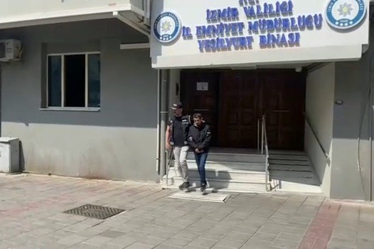 İZMİR POLİSİ, SİGARA KAÇAKÇILARINA YAPILAN DEV OPERASYONDA 5 MİLYONDAN FAZLA