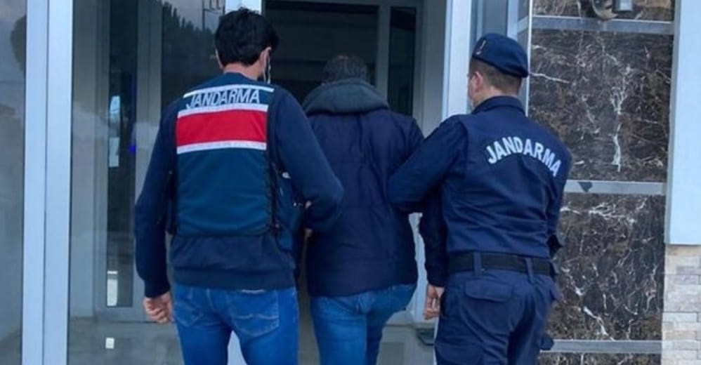 KONAK'TA YAKALANARAK GÖZALTINA ALINAN ŞAHIS, TUTUKLANARAK CEZA İNFAZ KURUMUNA TESLİM