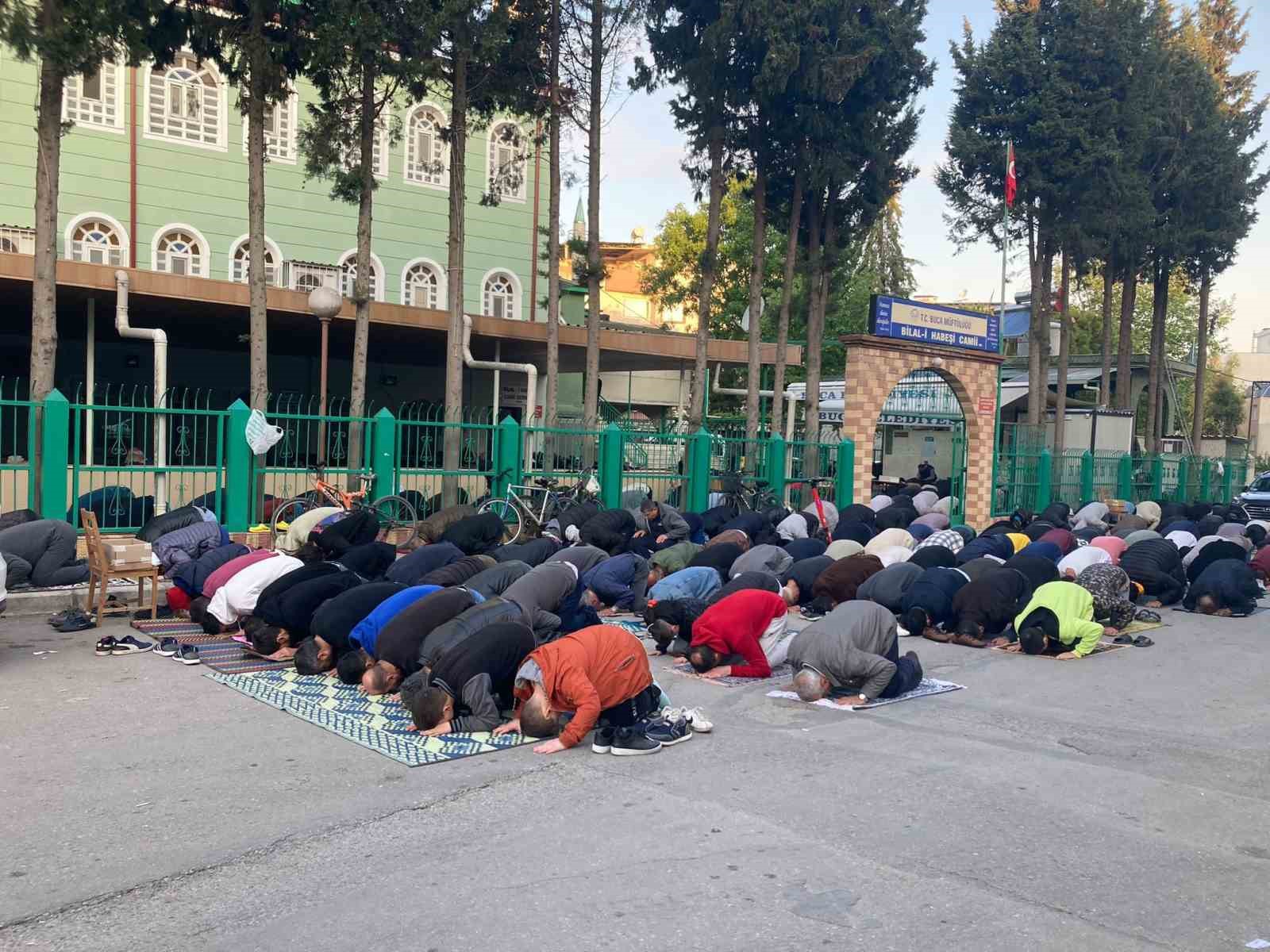 ON BİR AYIN SULTANI RAMAZAN’IN SONA ERMESİ VE RAMAZAN BAYRAMI’NIN