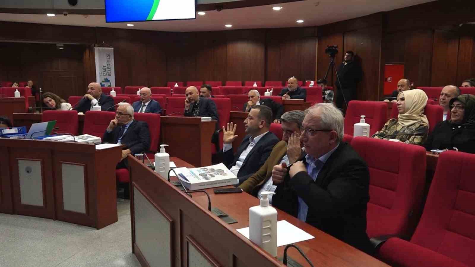 İZMİT BELEDİYESİ'NİN NİSAN AYI MECLİS TOPLANTISINDA, İZMİT BELEDİYE BAŞKANI FATMA