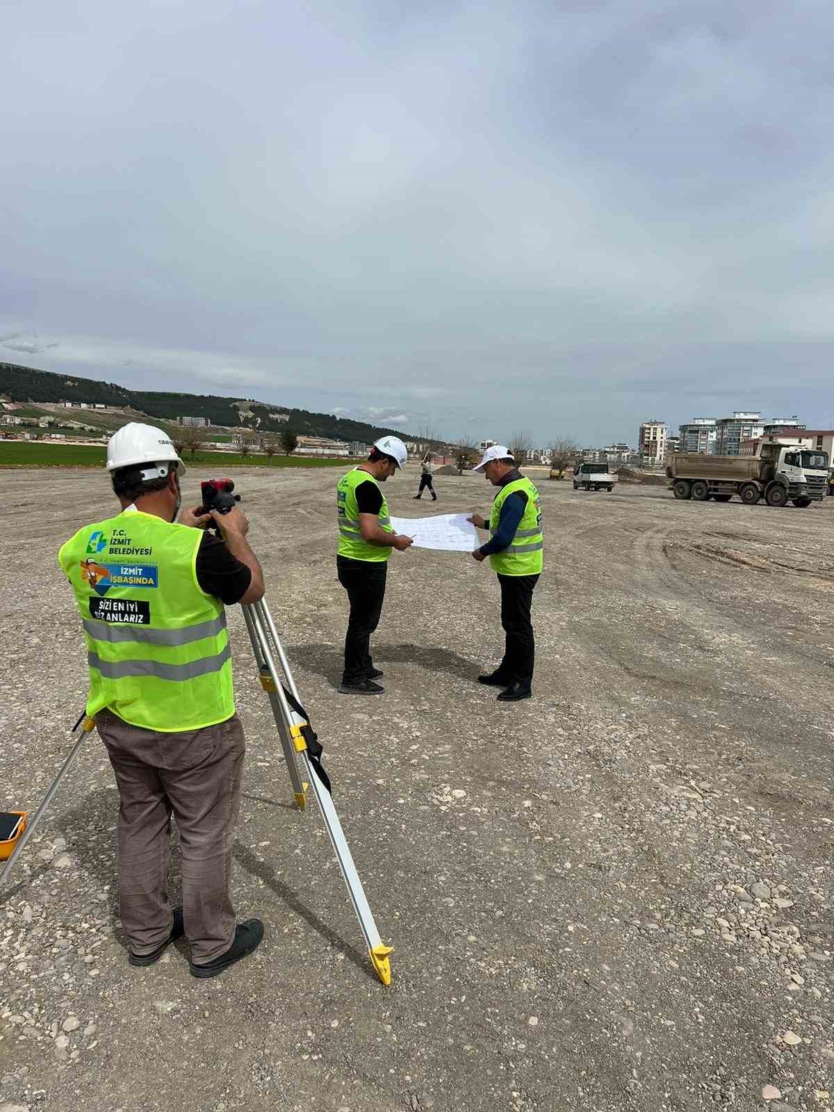 İZMİT BELEDİYESİ, ADIYAMAN’DA PREFABRİK YAŞAM ALANI KURMA ÇALIŞMALARINA BAŞLADI.