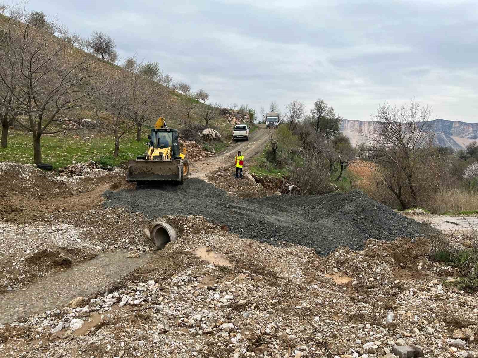 SEL FELAKETİNİN YAŞANDIĞI ADIYAMAN’DA ÇALIŞMALARINI GERÇEKLEŞTİREN İZMİT BELEDİYESİ, TUT İLÇESİ