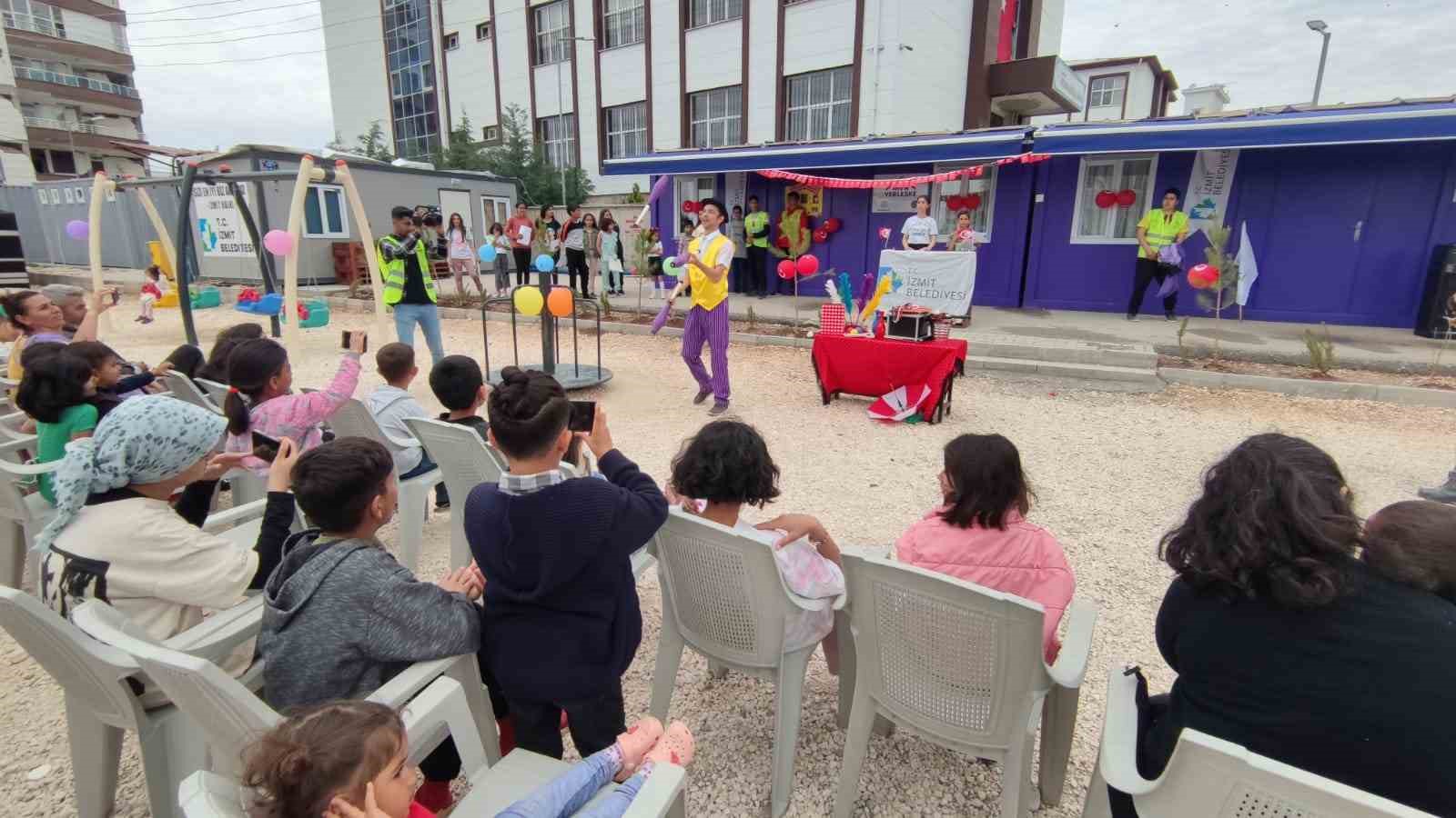 İZMİT BELEDİYESİNİN ADIYAMAN’DA İNŞA ETTİĞİ ÇADIR YAŞAM ALANINDA 23 NİSAN