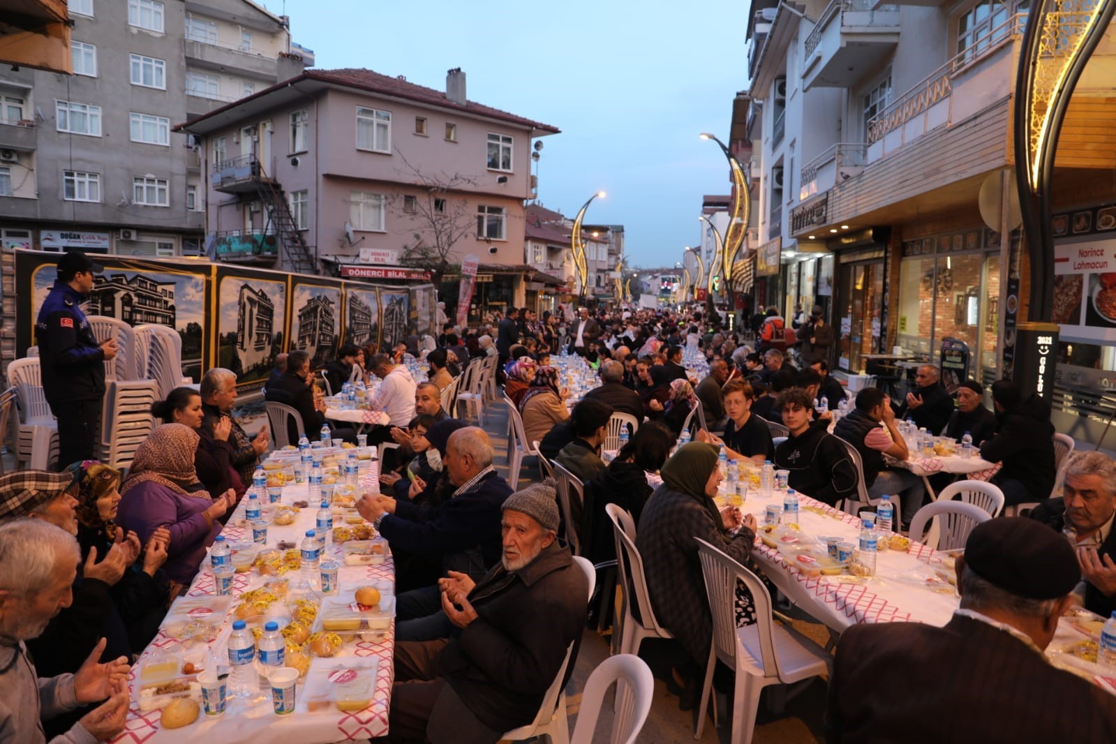 İZMİT BELEDİYESİ'NİN HER SENE DÜZENLEDİĞİ GELENEKSEL HALK İFTARLARININ SON DURAĞI