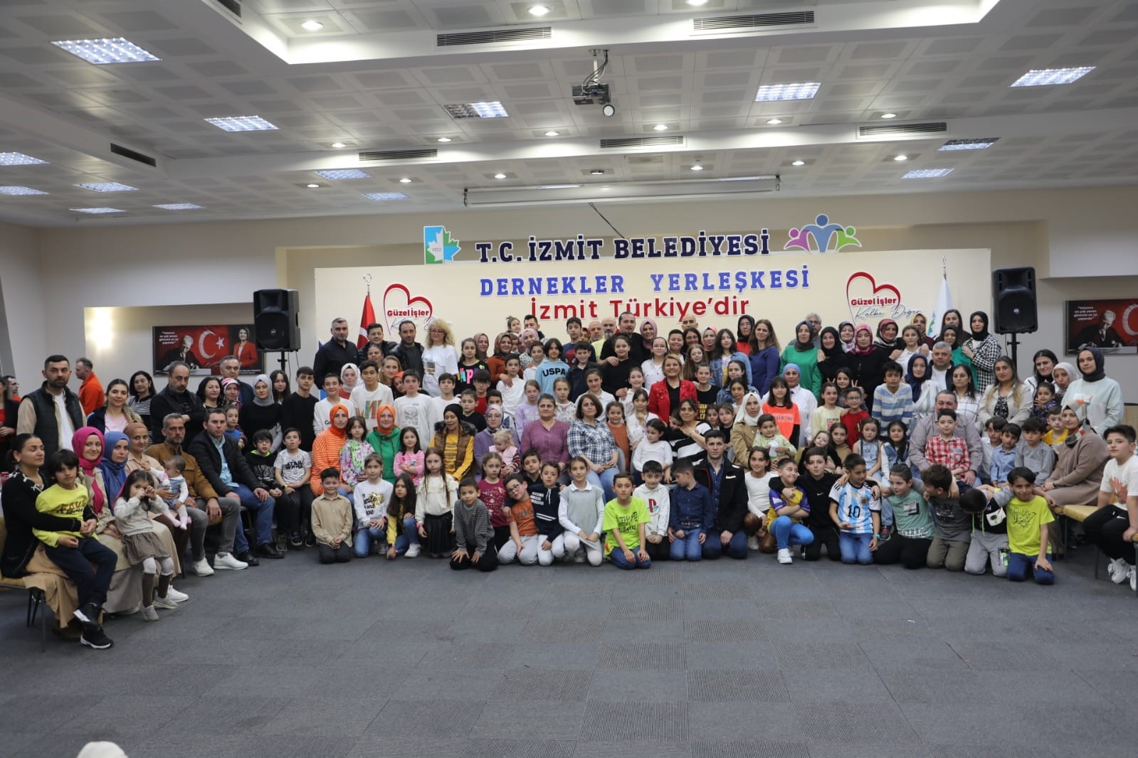 YÜZME EĞİTİMİ ALAN SPORCULAR VE AİLELERİYLE İFTAR PROGRAMINDA BİR ARAYA
