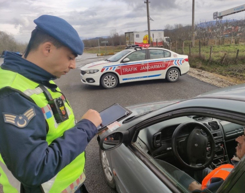 ZONGULDAK'TA JANADRMA EKİPLERİ BAYRAM ÖNCESİ TRAFİK TEDBİRLERİ ÇERÇEVESİNDE DENETİMLERİNİ SIKLAŞTIRDI.