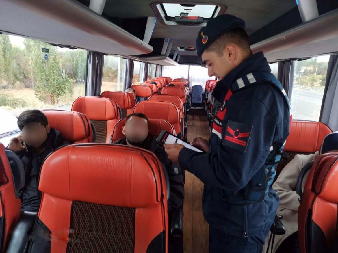 Jandarma ekipleri düzensiz göçle mücadele denetimi gerçekleştirdi