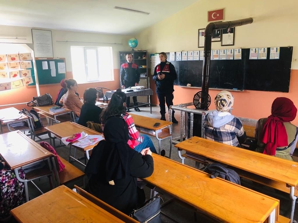 AYDIN İL JANDARMA KOMUTANLIĞI TARAFINDAN KADINLARA YÖNELİK DÜZENLENEN 'EN İYİ