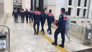 BALIKESİR’İN EDREMİT İLÇESİNDE JANDARMA HIRSIZLARA GÖZ AÇTIRMIYOR. HIRSIZLIK YAPAN VE