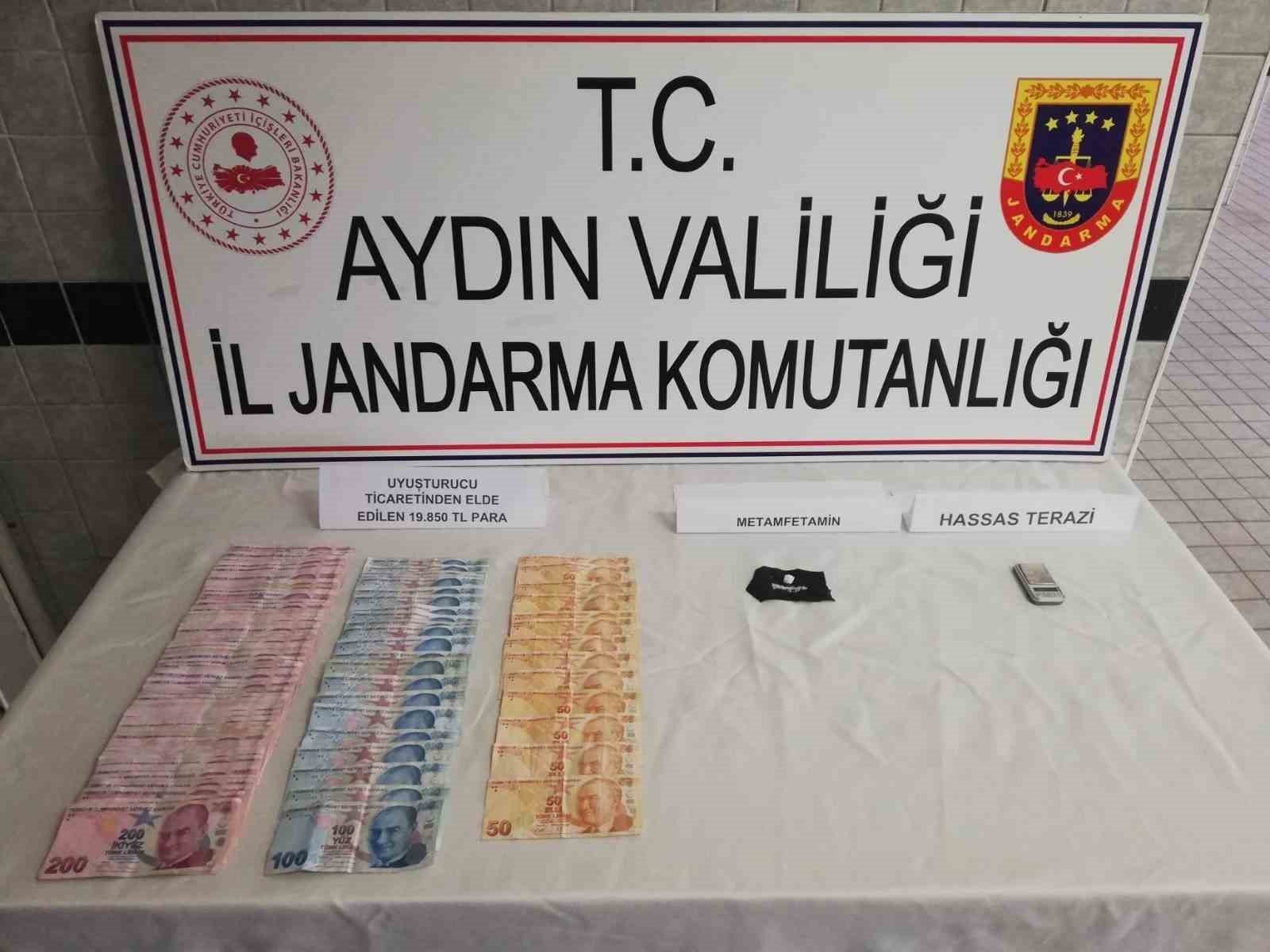 AYDIN (İHA) - AYDIN'IN BUHARKENT İLÇESİNDE DURDURULAN ARAÇTA UYUŞTURUCU MADDE