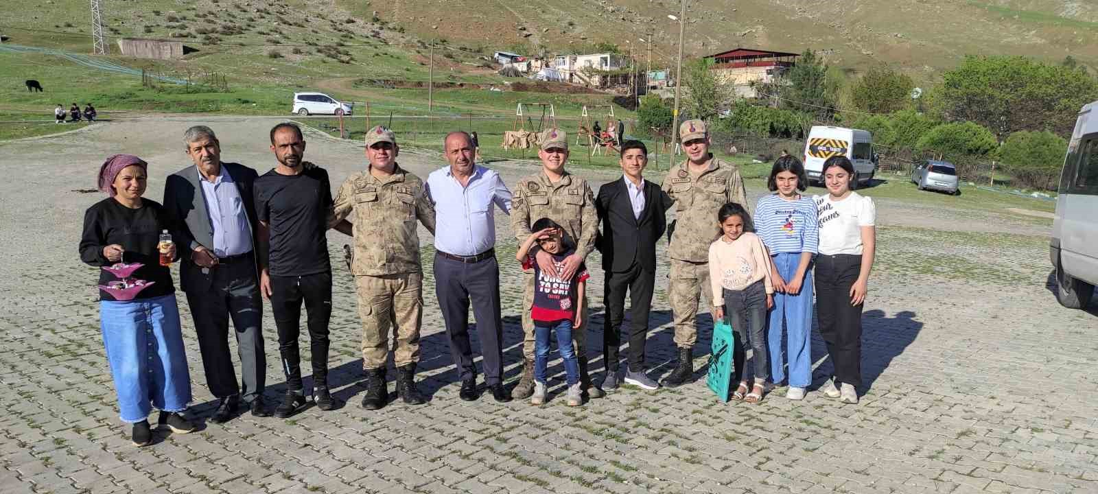 BATMAN'IN SASON İLÇESİNDE, JANDARMA TEŞKİLATI MENSUPLARI RAMAZAN BAYRAMI DOLAYISIYLA ŞEHİT