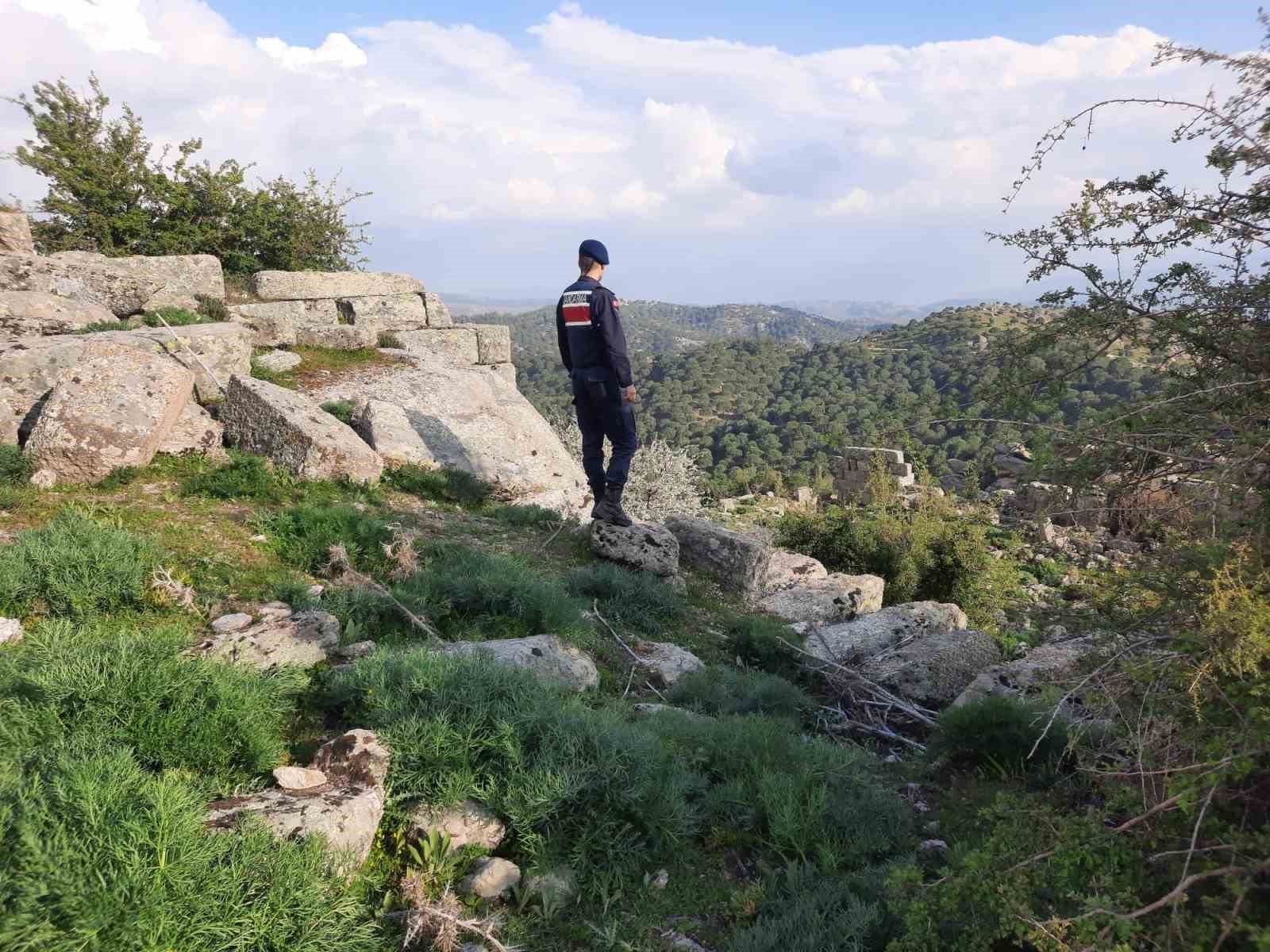ANTİK KENT VE ÖREN YERLERİYLE ADETA AÇIK HAVA MÜZESİ KONUMUNDA