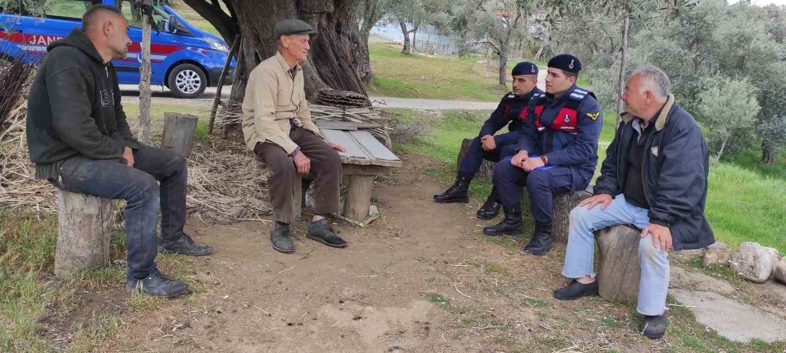 AYDIN’DA YAŞLI ÇINARLARI UNUTMAYAN JANDARMA EKİPLERİ, İL GENELİNDEKİ ZİYARETLERİNE ARALIKSIZ