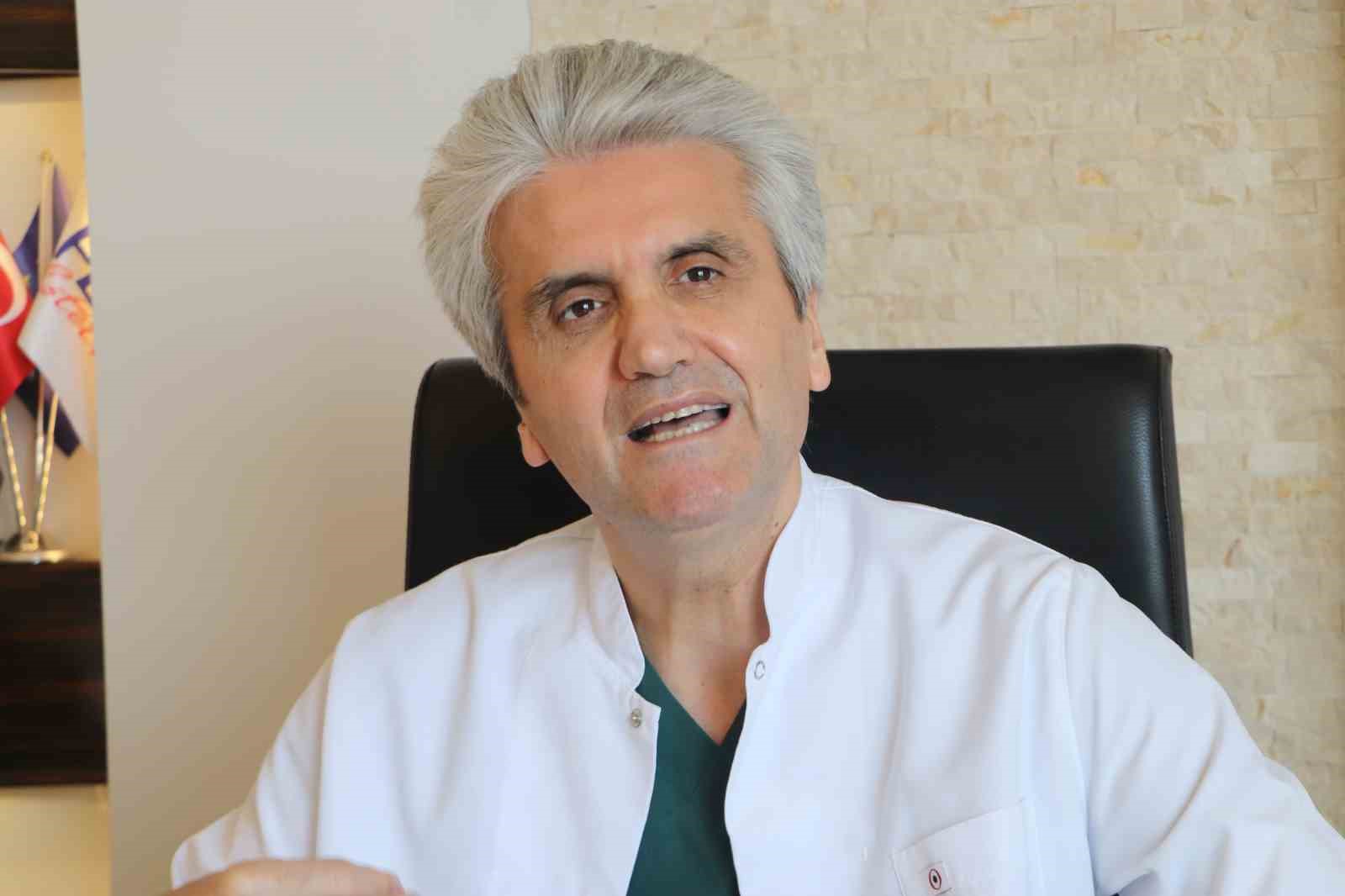 ÜNLÜ ESTETİKÇİ DOÇ. DR. HAYATİ AKBAŞ