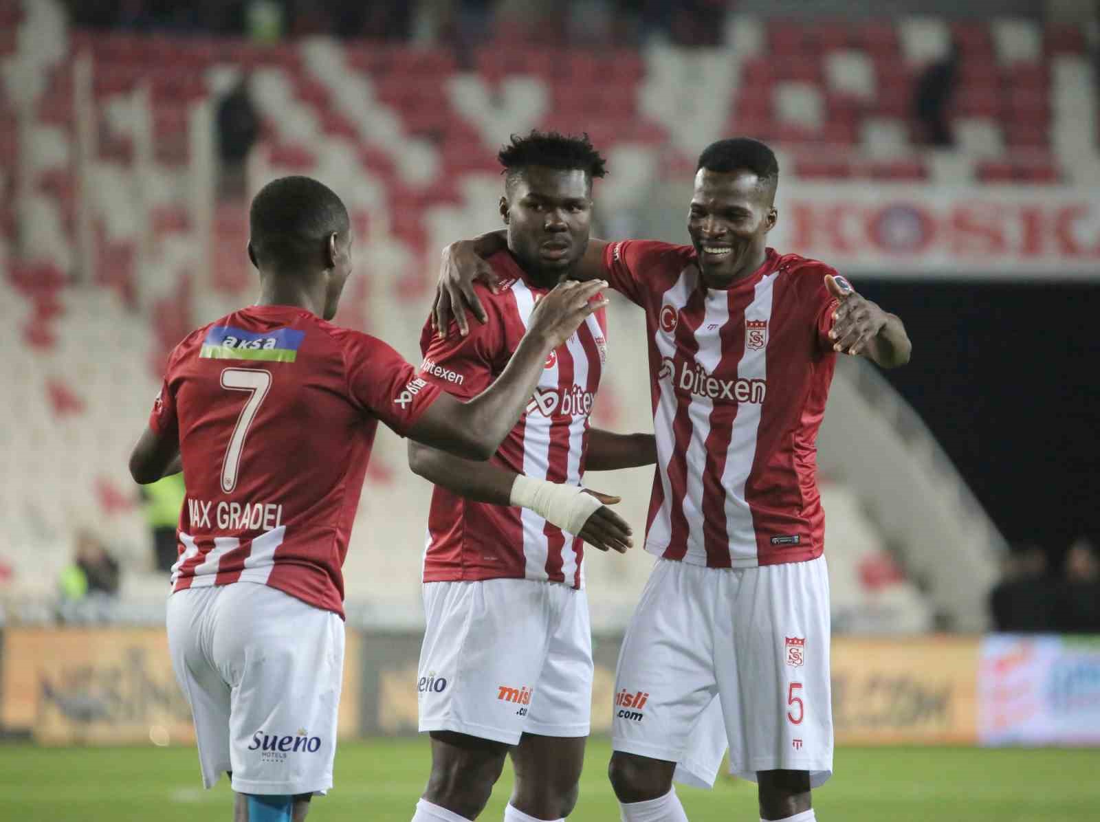 SİVASSPOR’UN EKVATORLU OYUNCUSU JORDY CAİCEDO, TRABZONSPOR MAÇINDA ATTIĞI GOLLE BU