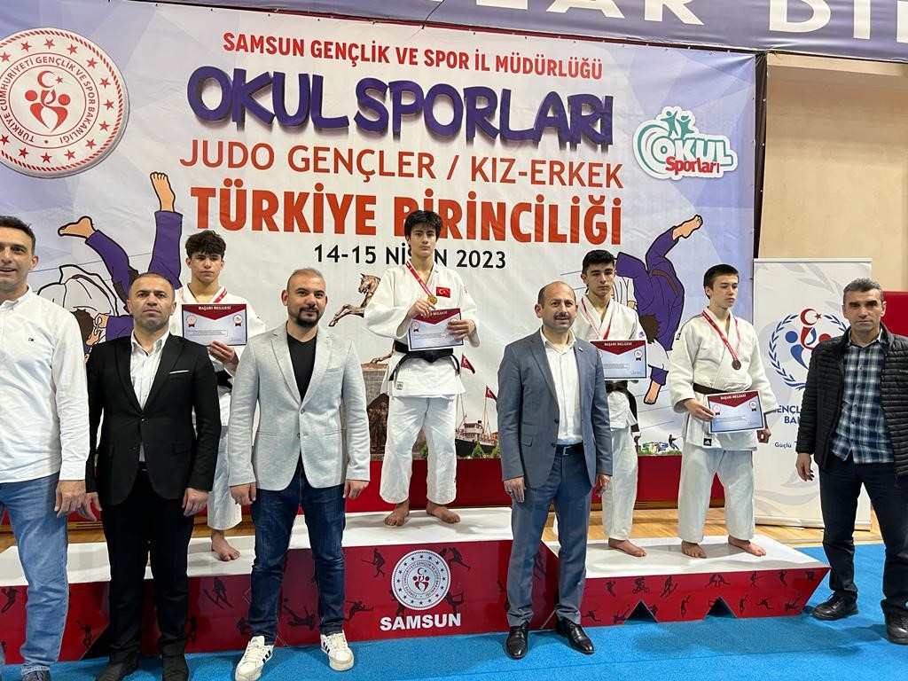 SAMSUN’DA DÜZENLENEN OKUL SPORLARI JUDO TÜRKİYE ŞAMPİYONASI SONA ERDİ.