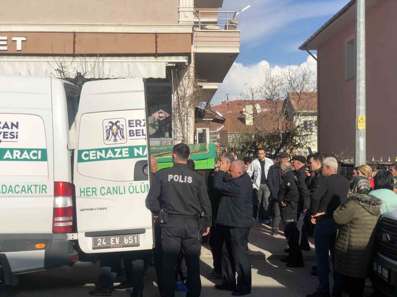 KADIN ÖĞRETMEN EVDE İPLE ASILMIŞ HALDE BULUNDU